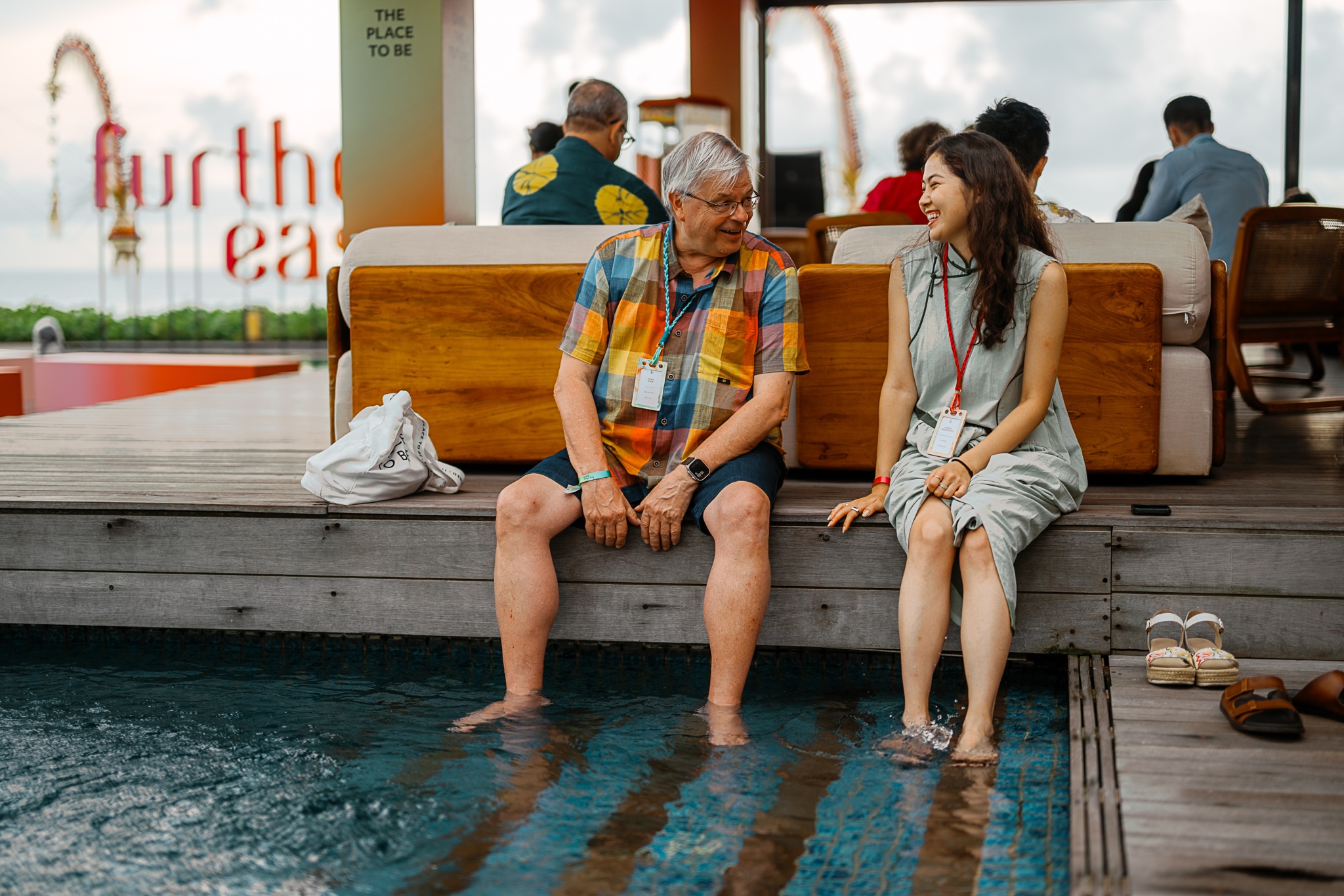 Delegates networking by the pool